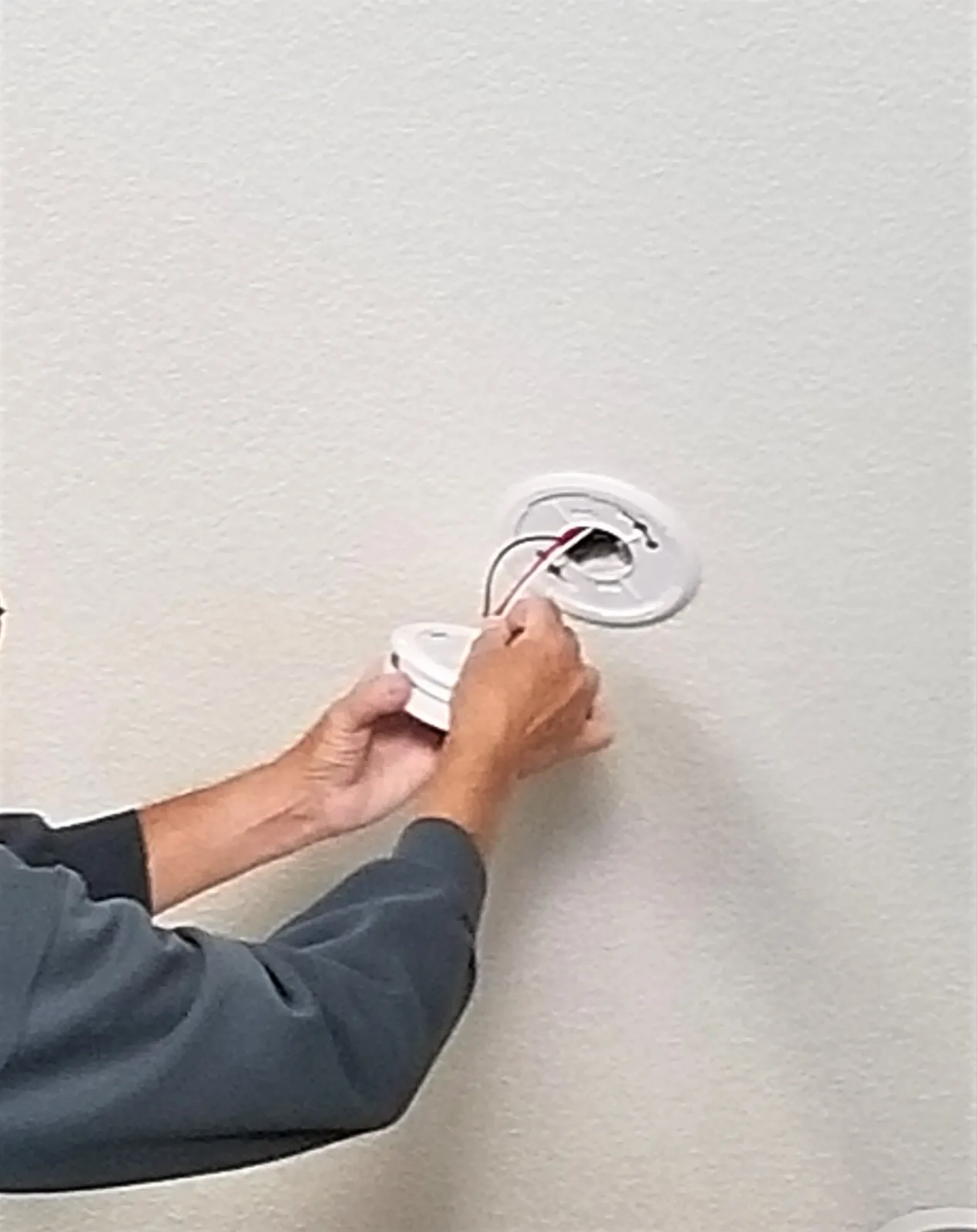 Smoke detector install