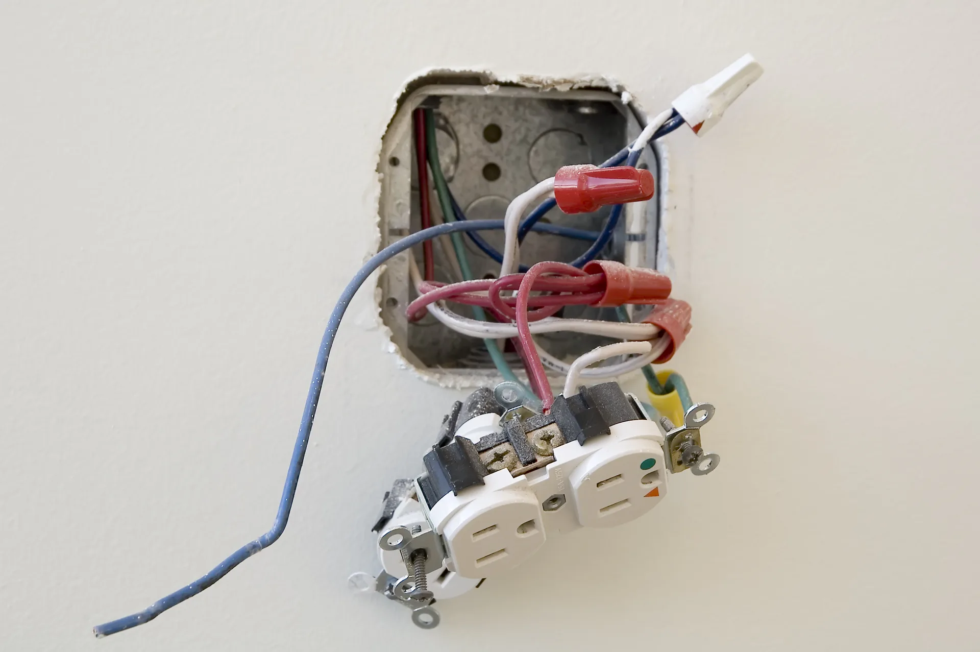 Outlet Not Working? 6 Most Common Utah Causes