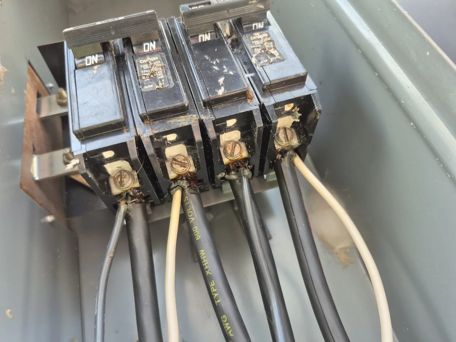 HVAC service technician in Magna